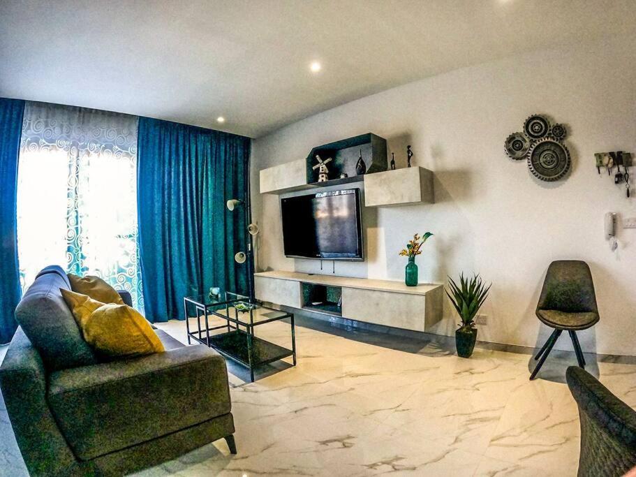 Luxurious 3 Bedroomed Penthouse * Xaghra
