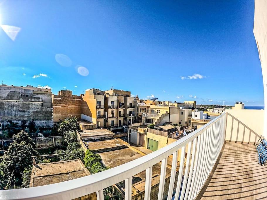 Apartment Luxurious 3 Bedroomed Penthouse *